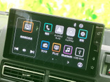 タッチパネルに機能がアイコンで表示され、目的の項目を見つけやすい画面構成です。