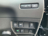 ハンドル右奥には各種設定スイッチがあります。運転者がスッと手を伸ばせば操作できので便利です。