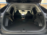 【パワーバックドア】スマートキーや運転席のボタンを押すだけでリアゲートが自動で開閉します!荷物を持っている時や、高い位置にあるバックドアを閉める際に便利な機能です♪