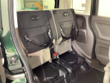 座面を跳ね上げるチップアップ機能付き☆高さのあるお荷物も積むのにとても便利です♪