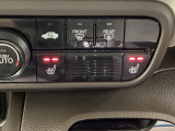 運転席と助手席にシートヒーターが付いています☆寒い時期に腰周りを温めてくれるので体全体が温まりやすいのは勿論、暖房と違い顔に風が当たらないので、乾燥肌やドライアイの方でも大丈夫☆
