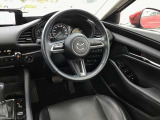 現在のMAZDA車はインパネ配置が視線の動きが少なくなるように設計レイアウトされています☆ひとつひとつの部品からMAZDAの安全に対するこだわりを感じる事が出来ます☆