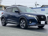 エマージェンシーブレーキ(衝突被害軽減ブレーキ)、フロントカメラが車両や歩行者を検知し警告音と共に衝突回避、軽減をアシストしてくれます。