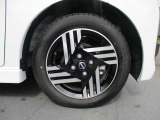 おしゃれは足元から。日産純正のアルミホイールで足元すっきり。タイヤサイズは155/65R14になります