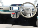 ぜひ展示車の運転席に座ってみてください。