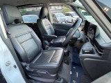 ゆったり座れる運転席です