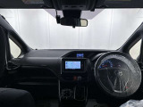 落ち着いたカラーの内装で、ゆったりと運転したい方に。