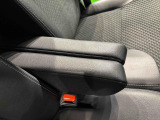 運転席・助手席センターアームレストが付いてます♪