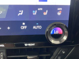 シートヒーター&ベンチレーターのスイッチ。寒い日には、エアコンよりお早く温まるのがうれしいですね。