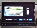 バックモニター付きで、車庫入れやバック時の後方確認をしっかりサポート。モニターに映し出される映像で死角も確認しやすく、狭い場所での駐車や後退時の操作をより安心して行えます。