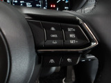 MRCC(マツダレーダークルーズコントロール)は先行車との車間を維持しながら追従走行を行い、長距離でのドライバー負担を軽減させてくれます。