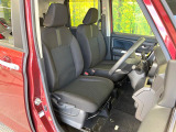 運転席シート廻りは使用感も少なく、良好な状態となっています。前オーナー様が丁寧に使っていたことがよくわかりますね。