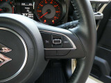 運転席にシートヒーターがついております。寒い日でも座面を温めてくれるスグレモノです!冷え性の女性にオススメの装備です♪
