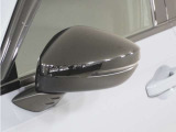 ◆ドアミラーウインカー◆ドアミラーにウインカーを装備しています。対向車に自身の進行方向を合図し安全に運転できます。