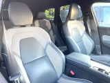VOLVOのシートは人間工学に基づいた設計となっており、長時間の運転でも疲れにくいと定評があります。当店ではモデルにより試乗可能なお車もご用意しておりますので、ぜひ座り心地をご体感ください。