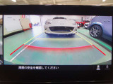 後退時の後方確認を補助するバックカメラ映像を確認できます。