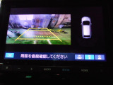バックカメラの画像です。ガイドラインがスムースな車庫入れをサポートいたします。車庫入れの安心感がアップしますね。