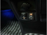 シートヒーター付:寒い日や夏の冷房中の冷えやすい肩・腰・脚部を暖めるシートヒーターが運転席・助手席に装備されています!Hi‐Loの切り替えも可能です♪