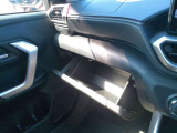 車検証などの保管に便利な小物入れがついています
