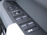 日常的に触れるスイッチ類も使用感が少なく、きれいなコンディション。デモカーとして丁寧に使用されていたことが感じられる一台です。