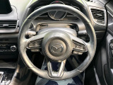 【純正革巻きステアリング】上質な革を使用することで、手にしっかり馴染みとても運転しやすいハンドルです♪