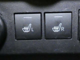 運転席と助手席には寒い時にうれしいシートヒーターが装備されてます。