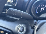 レバーにワイパー操作の表示がまとめられており、運転席から目で確認しながら扱えます。雨天時など視界の変化に合わせて手元で操作しやすく、運転に集中しやすい配置です。