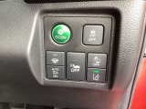【安全装置】衝突被害軽減ブレーキ・横滑り抑制機能・路外逸脱制御機能も付いていますので安心です。『ECONスイッチ』車を低燃費モードに自動制御します。