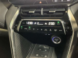 設定温度を維持してくれる便利なオートエアコンが装備されています♪