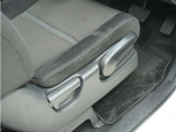 ◆シートハイトアジャスター◆運転席を上下に高さ調節ができます!運転ポジションを体格に合わせてシート調整できます。