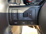 ステアリングスイッチ付きのハンドル!運転に支障をきたすことなくナビ操作が可能です!!