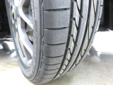 POTENZA RE050A「165/50R16」サイズのタイヤが装着されています。