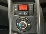 【オートエアコン】AUTOボタンを押してお好みの温度を設定!快適な室温でドライブをお楽しみいただけます♪