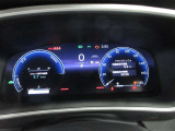 運転席のメータパネル類は常に視界に入る場所ですので、大事なチェックポイントです。ぜひ実際にご乗車ください。