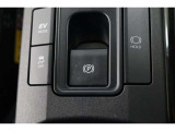 電動パーキングブレーキを搭載。スイッチ操作でパーキングブレーキを作動・解除することが可能ですので、操作の力が不要ですよ♪