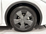 タイヤサイズは(195/60R17)でキャップ付きアルミホイールです。