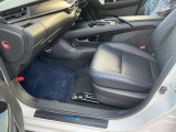 助手席も広々です!この車でドライブする自分の姿を想像した時助手席に座るのは素敵な友人や家族かけがえのないパートナーだと思います!!