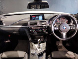 ☆センターパネルを運転席側に僅かに傾けたBMW独特のインパネ☆【駆け抜ける歓び】はここからもスタートしております☆