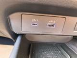 USBポートから端末への充電が可能です。