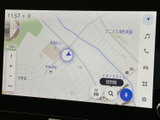 地図上で現在地や周辺の道路を確認でき、目的地検索にも対応した画面です。周辺施設も表示されるため、行き先の確認やルート選びに役立ち、日常のお出かけをサポートします。