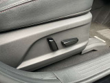 運転席はシートポジションの微調整が可能なパワーシートになっております