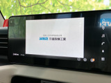 大きく見やすい画面でテレビ番組を楽しめます。停車中の休憩時間に映像を視聴でき、待ち時間も車内でゆったり過ごしたい方にうれしい装備です。