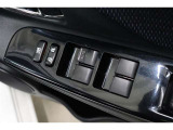運転席はオート機能付のパワーウィンドウです!