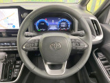 インテリアに合わせたデザインのステアリングは、運転される方のことも考え、運転しやすい形状、大きさです。是非一度、実際に触ってお確かめください。