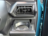 運転席ドリンクホルダー