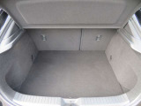 トランクの写真になっております。荷室容量は約430Lとなっております。