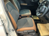 フィット感のあるシート。しっかりと支えてくれるので、長時間の運転を快適にサポートしてくれます。