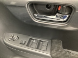 自社整備工場で点検整備をおこなってからお渡ししています。車検が残っている場合は『12ヶ月点検整備』を、車検整備付きの場合は『車検整備』をおこないます。整備費用は車両本体価格に含まれています。