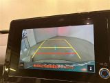 バックギアに入れると、このように後方が映し出されます!駐車の際とても安心!便利!最終確認はご自身の目と耳で必ず行ってください!