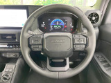 インテリアに合わせたデザインのステアリングは、運転される方のことも考え、運転しやすい形状、大きさです。是非一度、実際に触ってお確かめください。